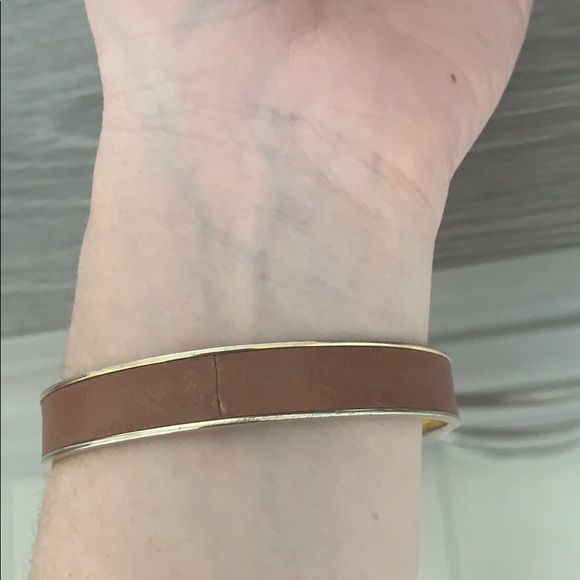 Vince Camuto camel brown and gold “V” bangle - Picture 6 of 8